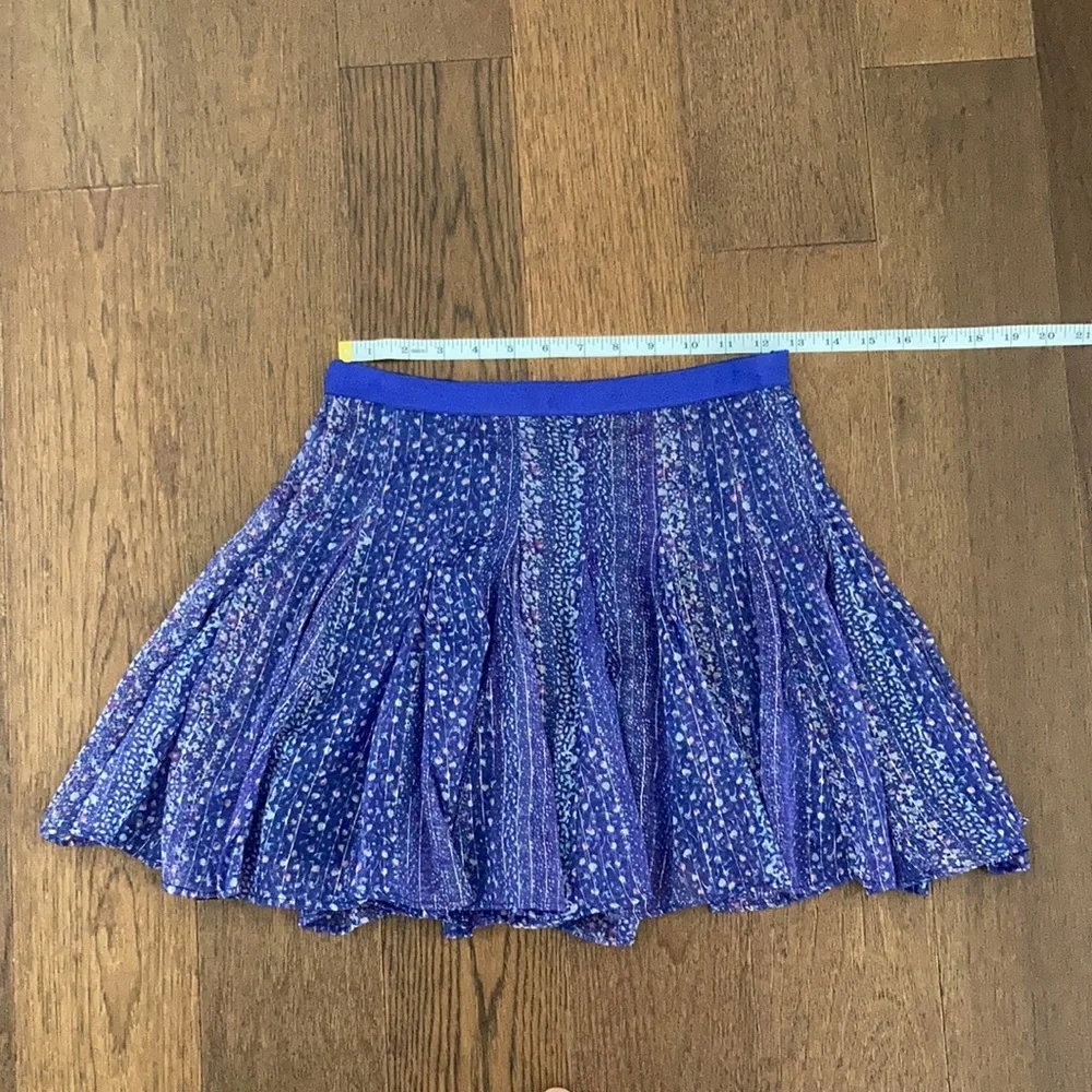 Darling purple mini skirt with gold thread and floral detail - Picture 4 of 7